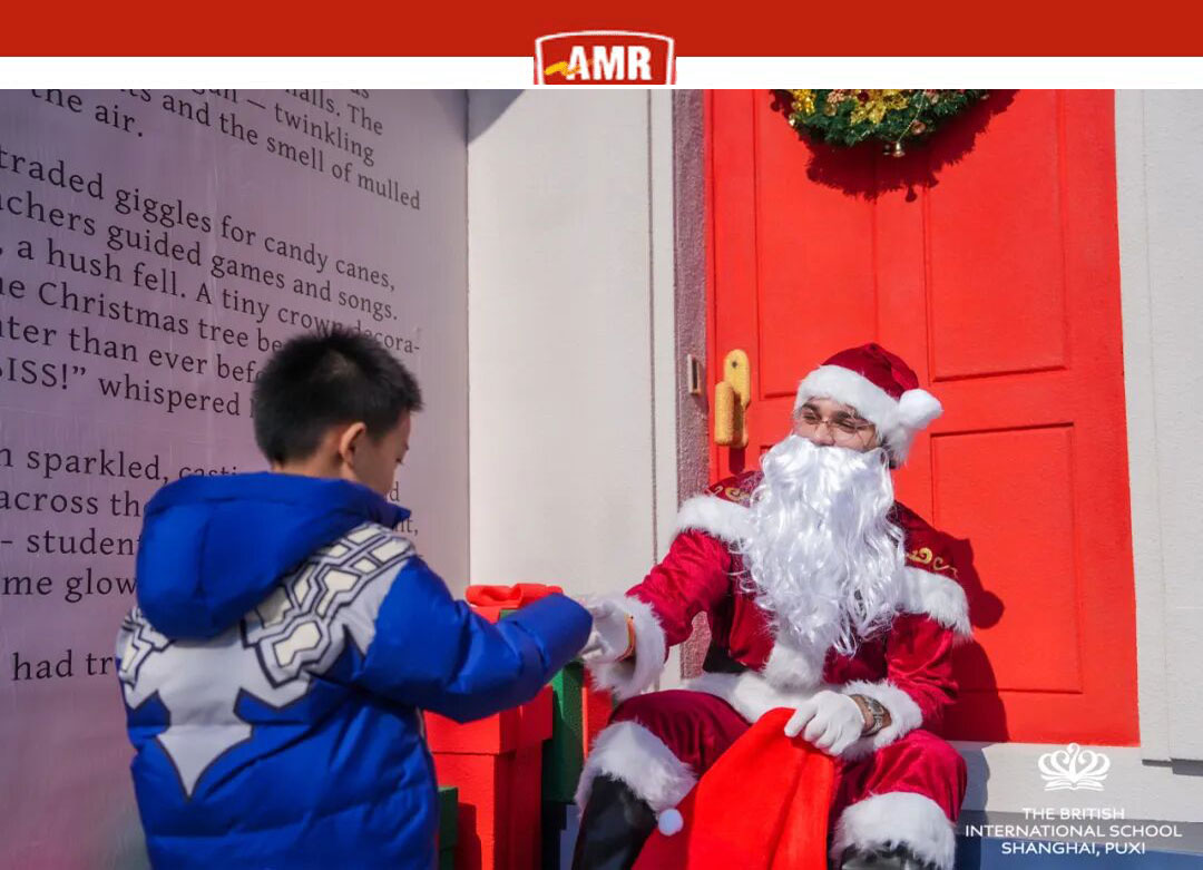 professional mover packing the boxes