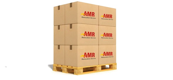 professional mover packing the boxes